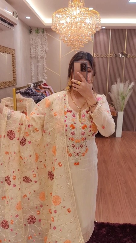 Mb Flower3 (Biscuit)